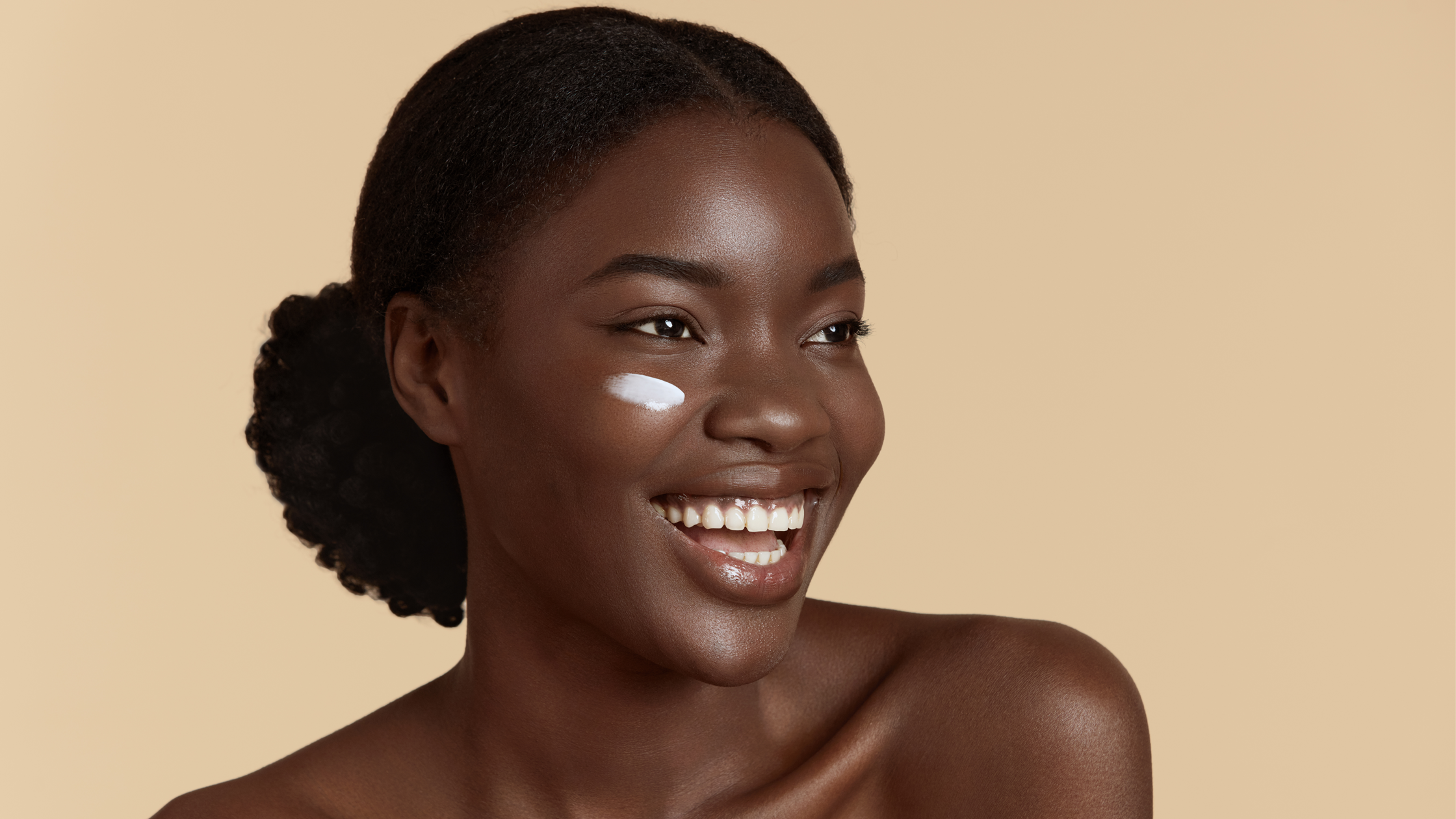 PEAU GRASSE : 6 habitudes à adopter contre la brillance et les imperfections cutanées !